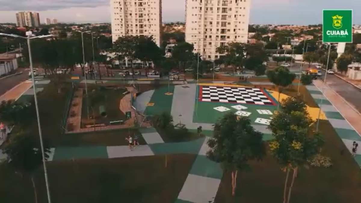 Praça em frente ao Garden Bosque da Saúde